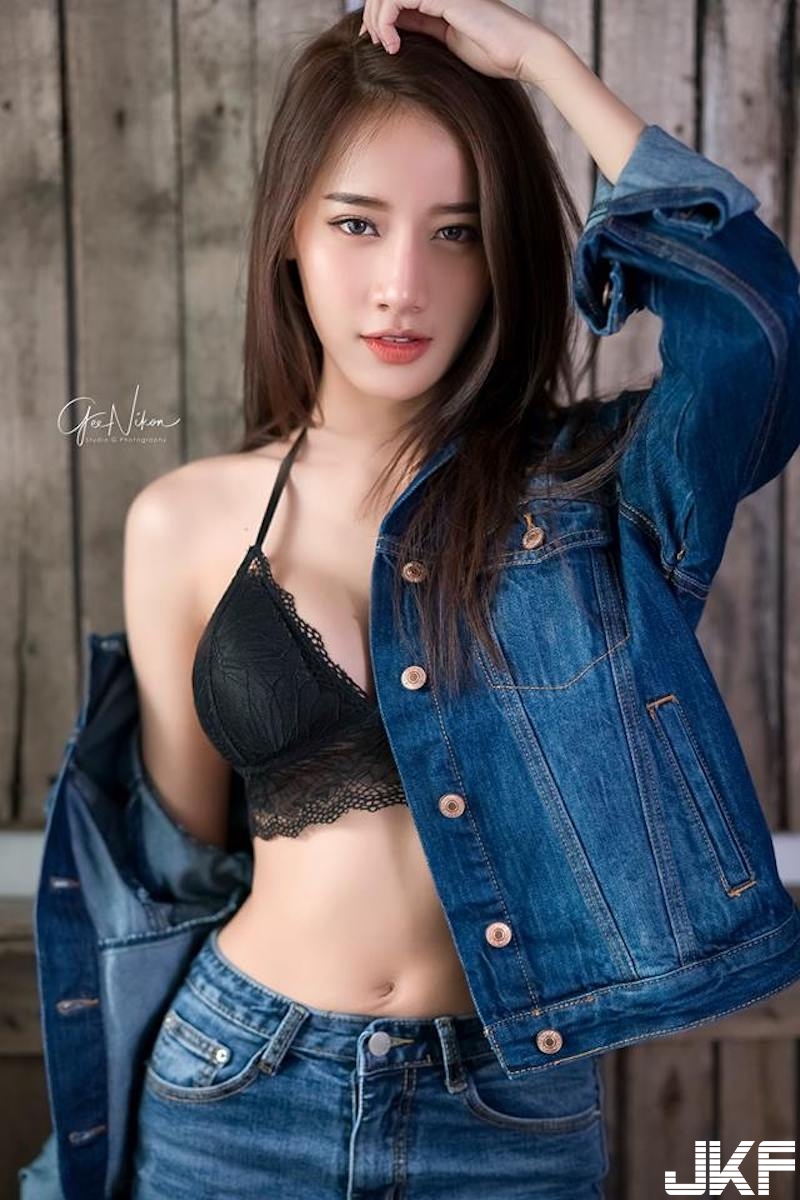 「長髮巨奶妹」好辣！性感「Ｓ型曲線」根本理想天菜！比基尼都快被撐開啦！