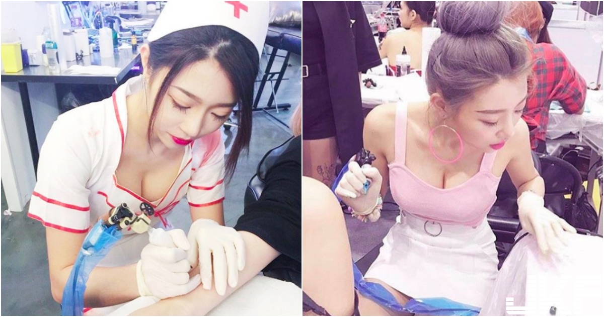 超狂「爆乳刺青師」出沒！穿低胸上衣幫客人紋身！一彎腰「雪白圓乳」冒出！