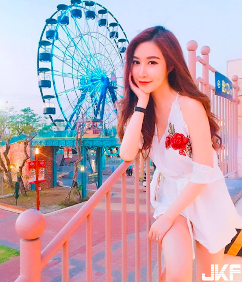正妹海邊中路大開，「超雪白美肌」看了口水狂流啊！
