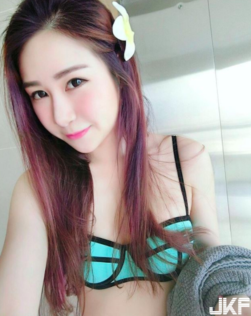 正妹海邊中路大開，「超雪白美肌」看了口水狂流啊！
