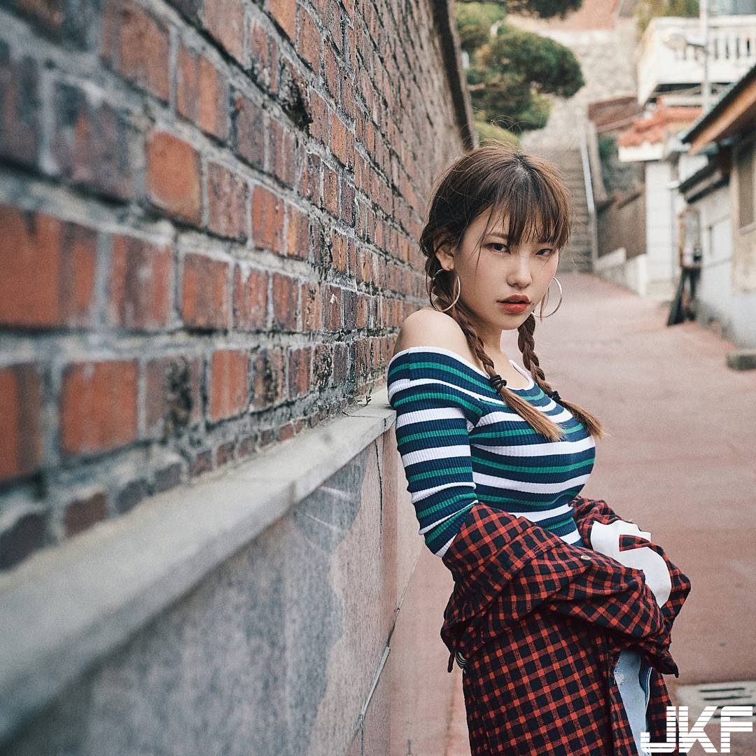 來不及穿褲！妹子緊實「愛心臀」半露出成意外，「養眼福利」讓人好生火！