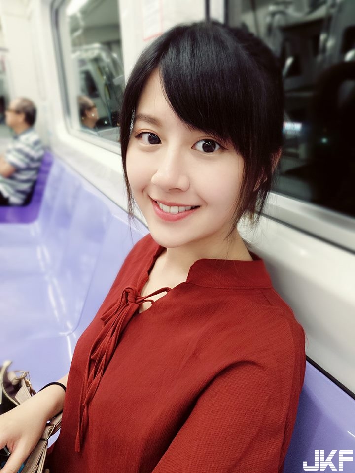 戀愛了！表特版推爆「超清新正妹」，網友驚豔：台版有村架純！