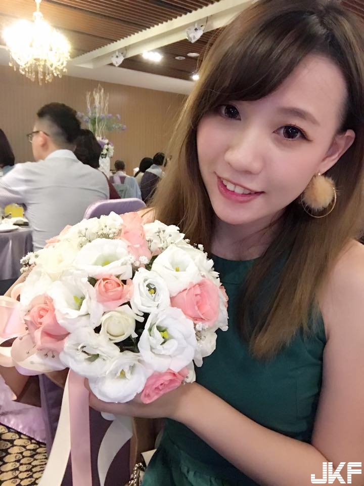 俏臀正妹飯店自拍「性感泳裝」，迷人臀線讓人招架不住！好想下水跟她一起玩！