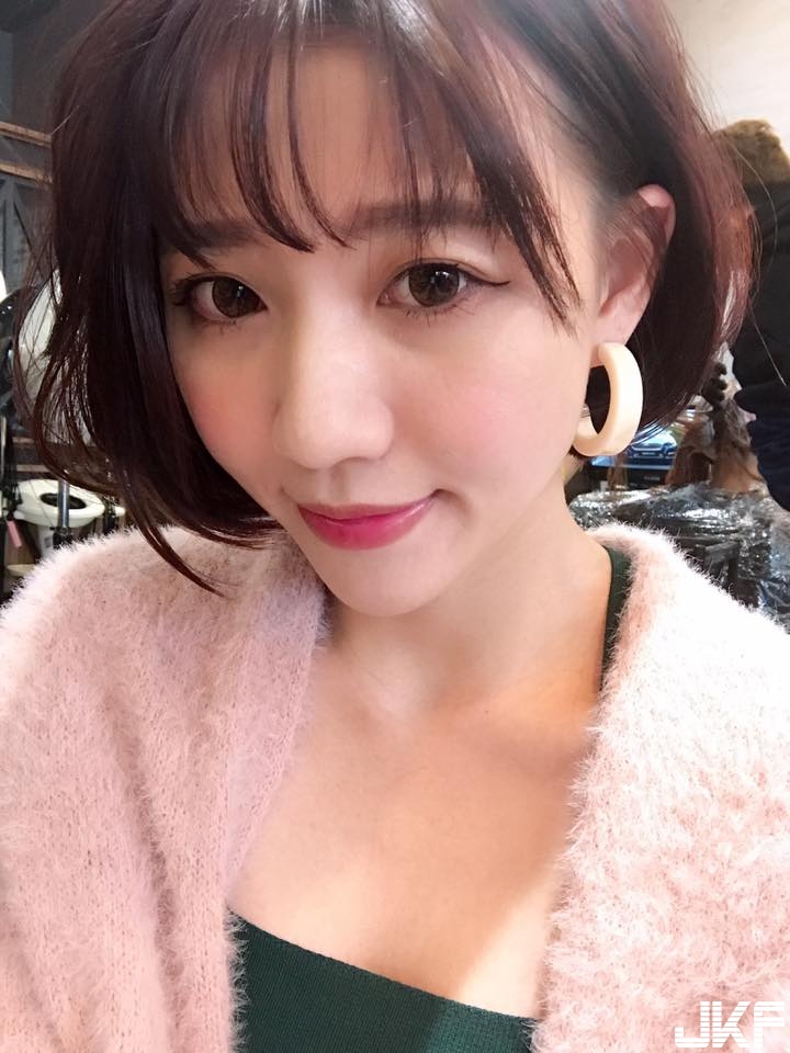 俏臀正妹飯店自拍「性感泳裝」，迷人臀線讓人招架不住！好想下水跟她一起玩！