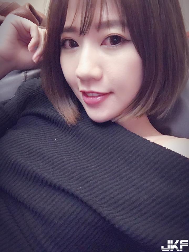 俏臀正妹飯店自拍「性感泳裝」，迷人臀線讓人招架不住！好想下水跟她一起玩！