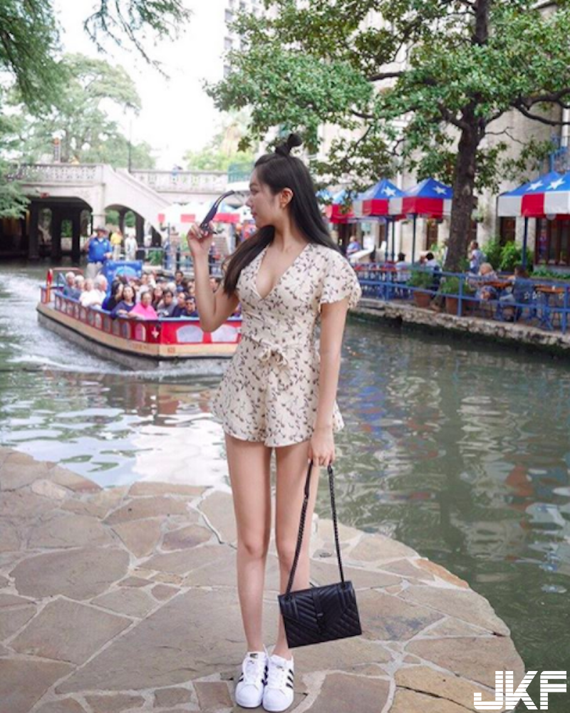 度假驚見「低胸洋裝妹」！深Ｖ開口「半乳外露」！渾圓美景讓整船遊客都受不了啦！