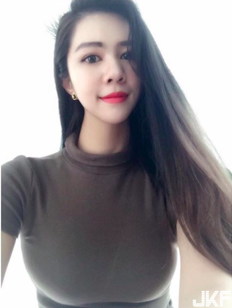 度假驚見「低胸洋裝妹」！深Ｖ開口「半乳外露」！渾圓美景讓整船遊客都受不了啦！