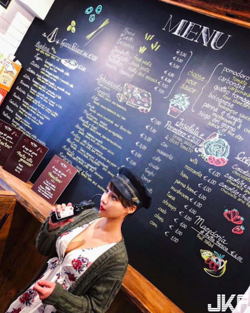 歐美規格的「兇猛妹子」！小麥肌膚「豐滿蜜臀」超撩人！胸前的大長輩也很狂啊！