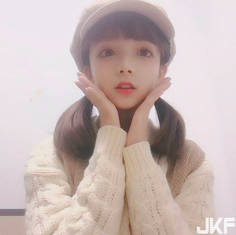 超萌可愛小蘿莉！「無辜感大眼」超誘人，好想立刻擁入懷中啊