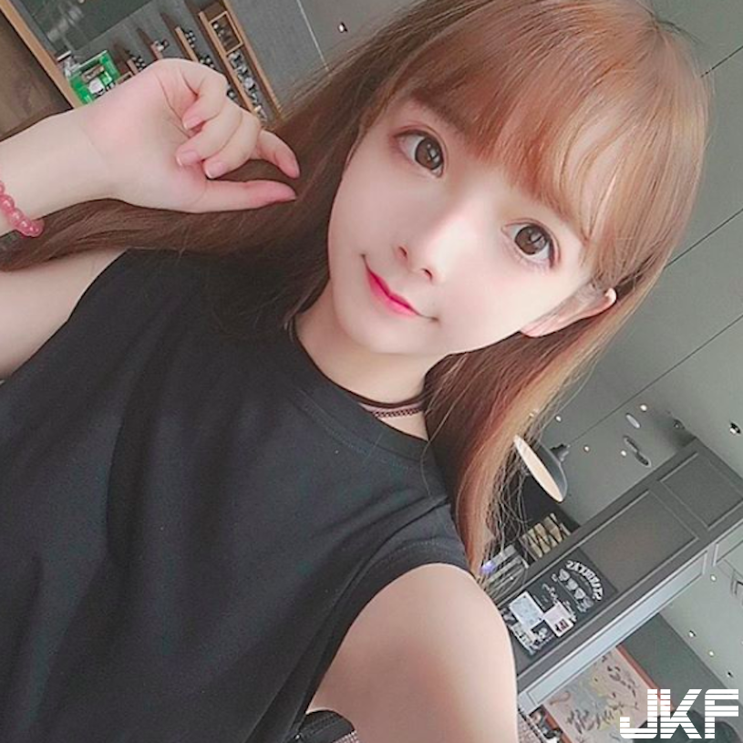 超萌可愛小蘿莉！「無辜感大眼」超誘人，好想立刻擁入懷中啊