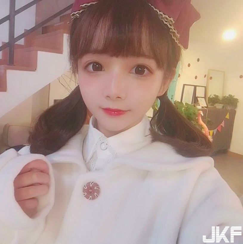 超萌可愛小蘿莉！「無辜感大眼」超誘人，好想立刻擁入懷中啊