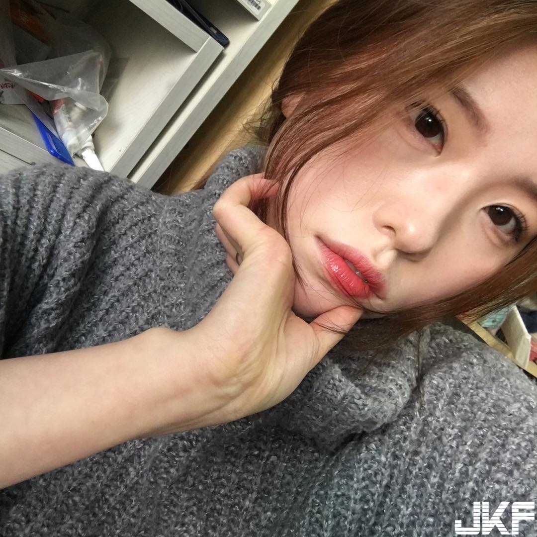 意外捕獲！素人正妹「高顏值+迷濛雙眼」 勾魂電眼要被電慘啦…
