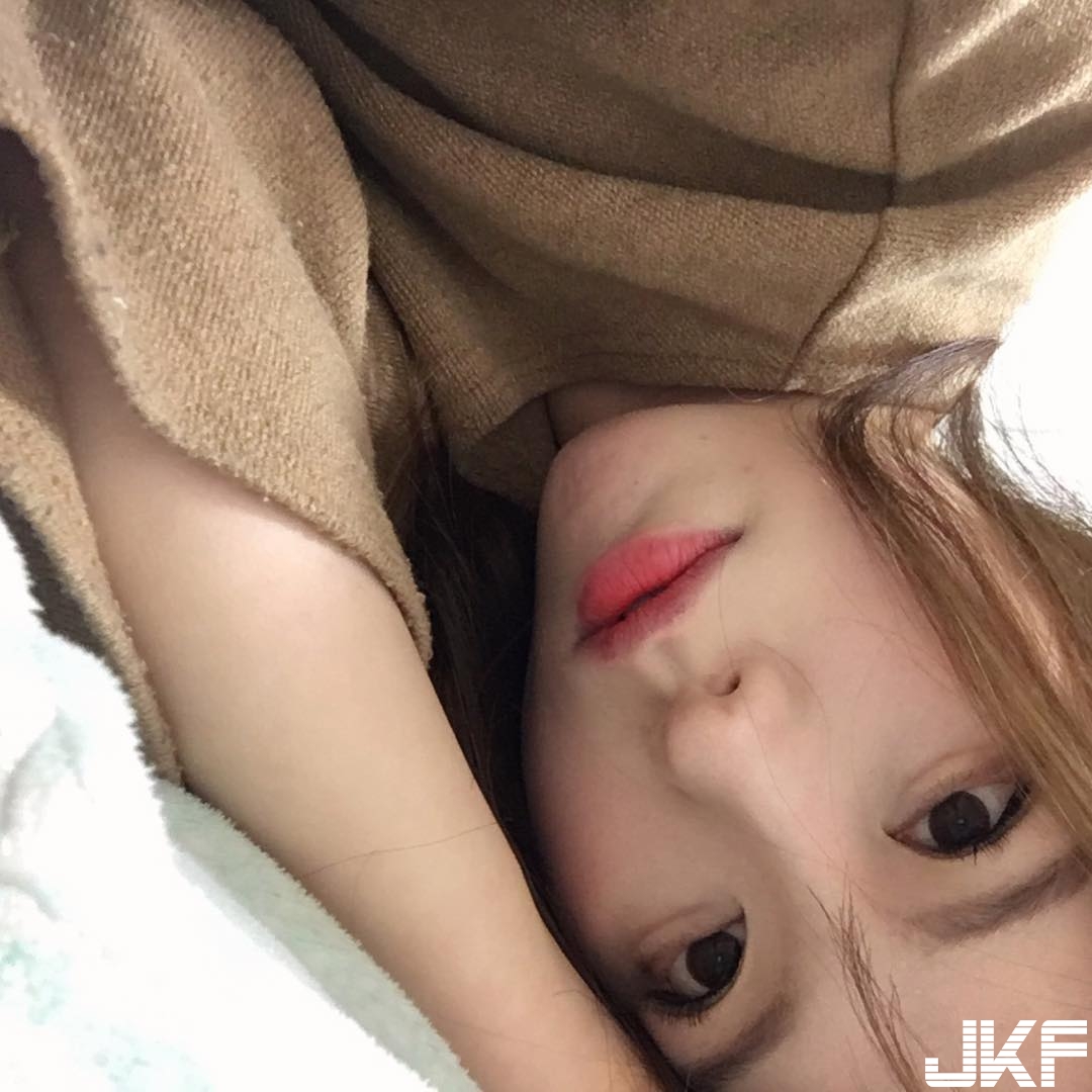 意外捕獲！素人正妹「高顏值+迷濛雙眼」 勾魂電眼要被電慘啦…