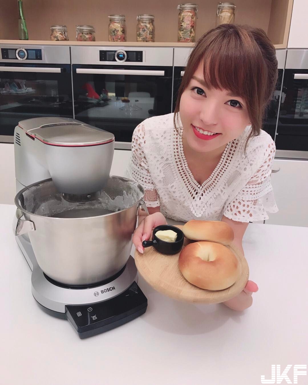 藍帶「正妹廚娘」甜美上菜！想吃廚師做的菜，廚師也是我的菜！