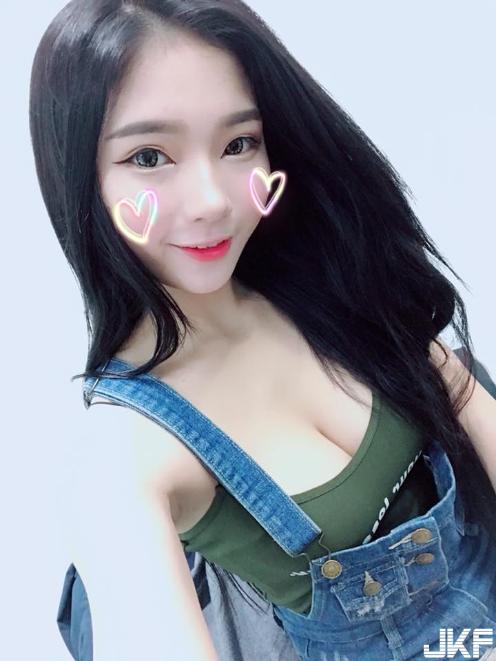 超軟Q「爆乳小隻馬」露出南半球陪你過假日！超狂身材加上野性笑容實在太誘人！