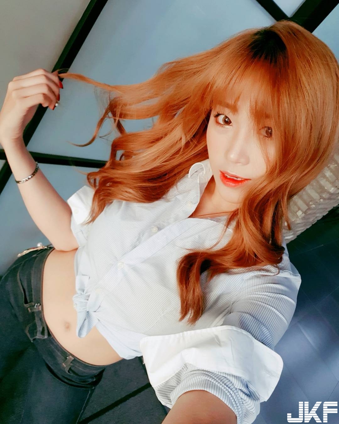 嗨翻啦！正妹「乳對乳」互玩戳戳樂！　「雙乳撞擊」震幅動盪到南半球…