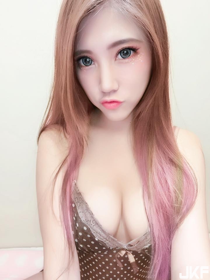 衣服直接爆開！Ｄ奶正妹身材太胸猛，超有分量身材連衣服都包不住&#8230;