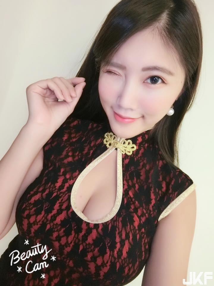 衣服直接爆開！Ｄ奶正妹身材太胸猛，超有分量身材連衣服都包不住&#8230;