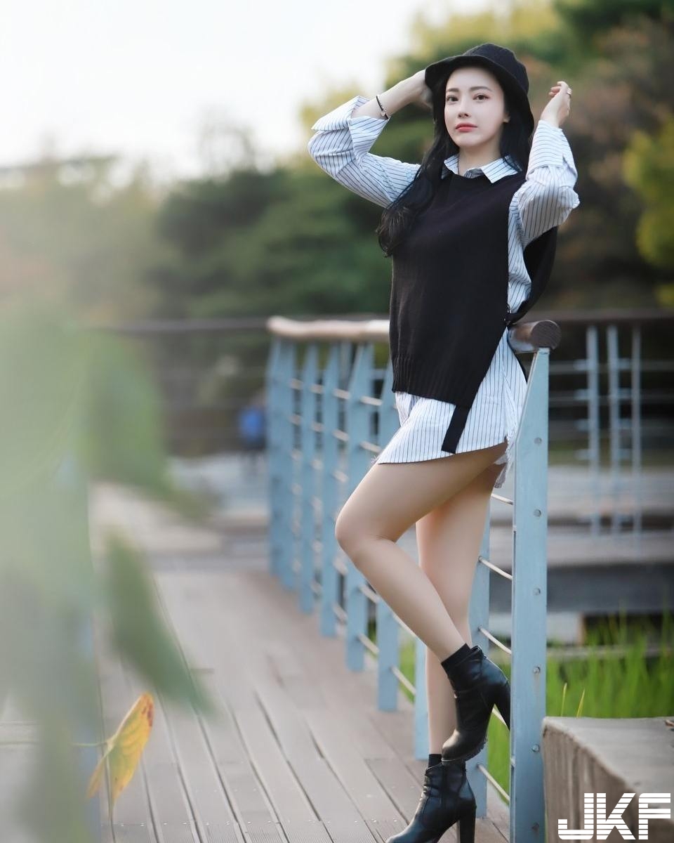 目睹犯罪現場！妹子下衣失蹤「白嫩蜜桃臀」乍現太誘人…讓人想強摘一口！