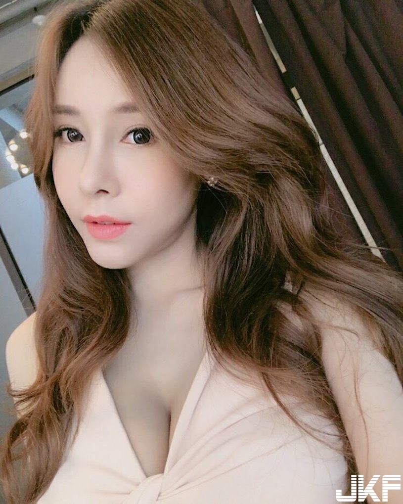 爆乳麻豆情趣裝太火辣，「傲人美乳」完全在誘人犯罪啊！