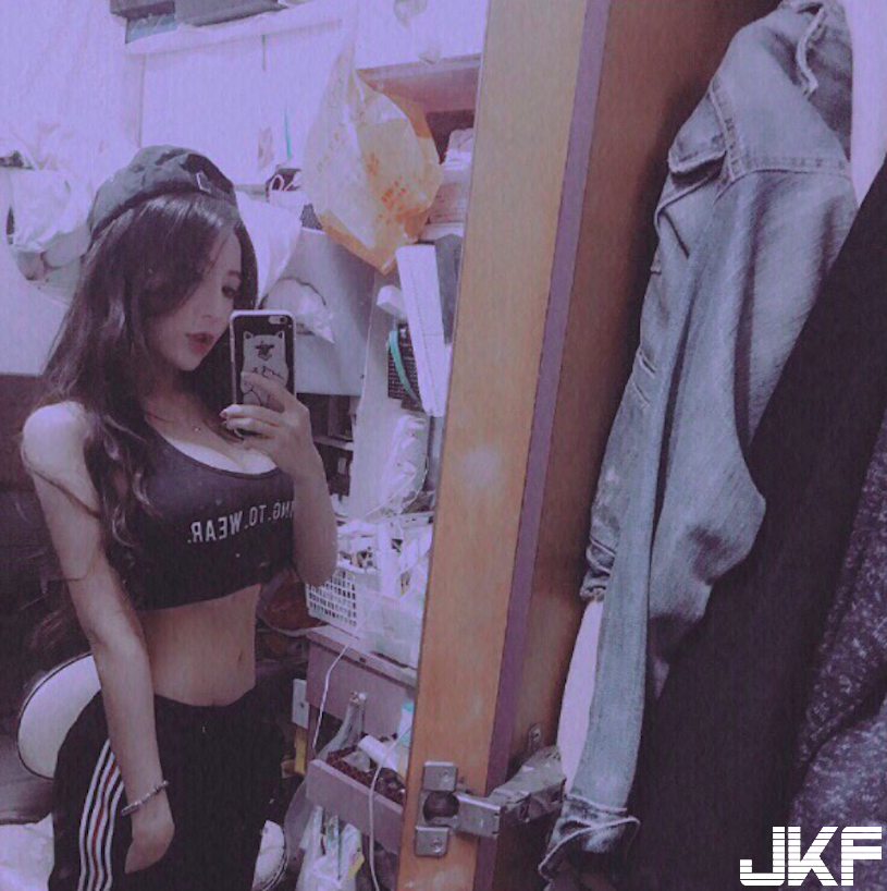 玩具忘記藏好！大奶正妹「低胸爆乳」公開「塑膠男友」：最愛偷偷玩玩具！