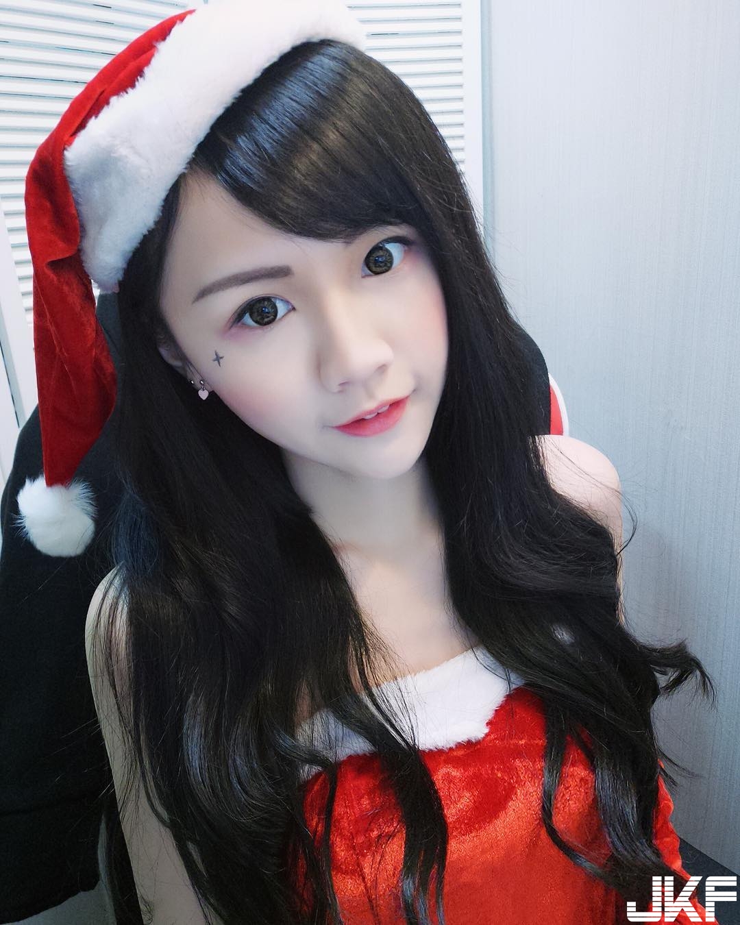 水手服最佳代言人！萌系「制服美少女」超可愛　脫下制服原來胸前很有料！