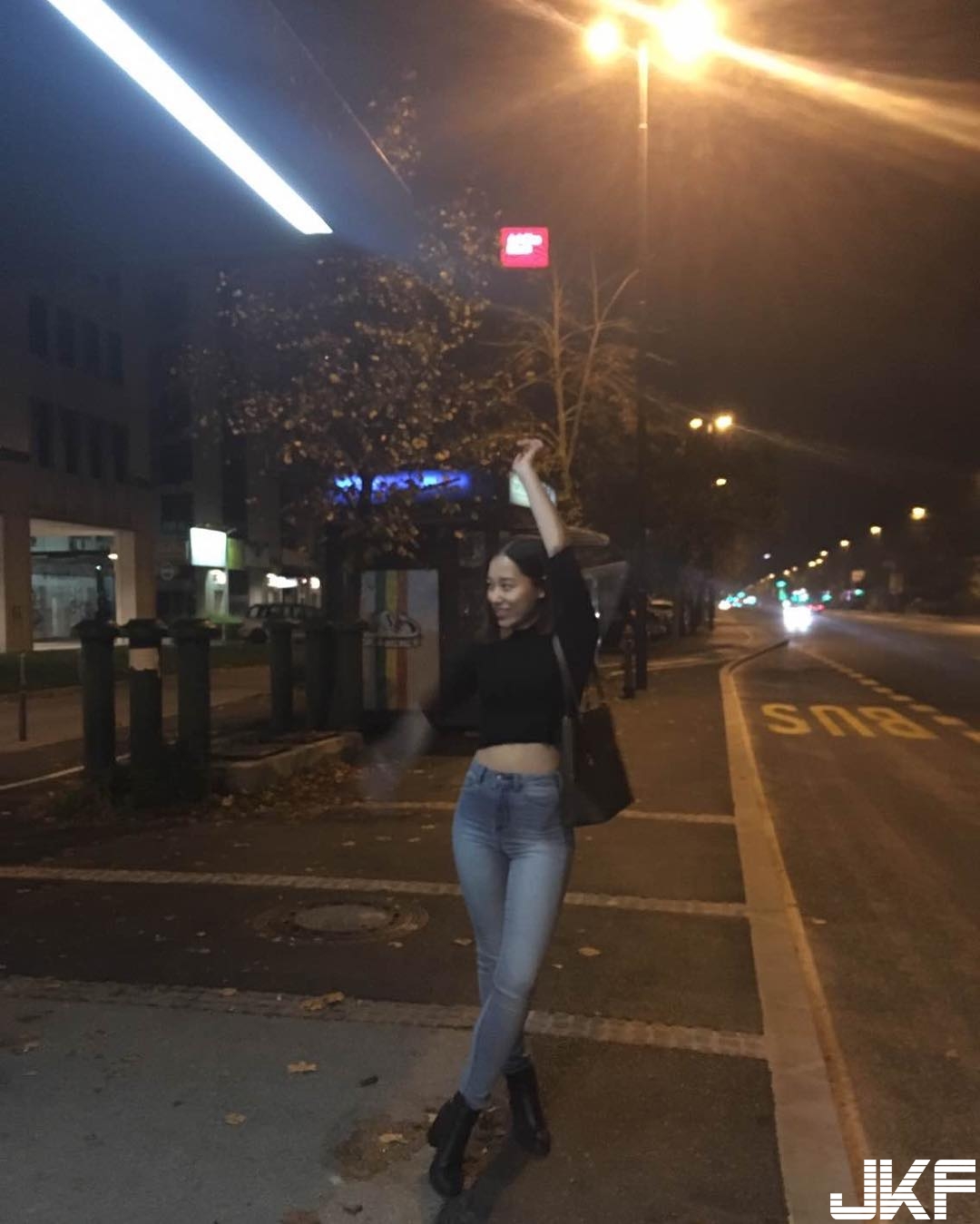 讓人秒戀愛！「清新妹子」旅遊世界各地 　用「白嫩長腿」攻占各大景點！