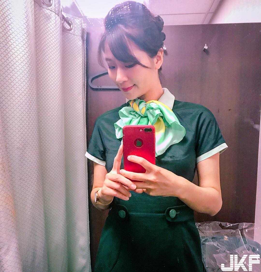 下班限定！甜美系「美乳空姐」事業心好重！國外大曬「飽滿形狀」白嫩女乃！