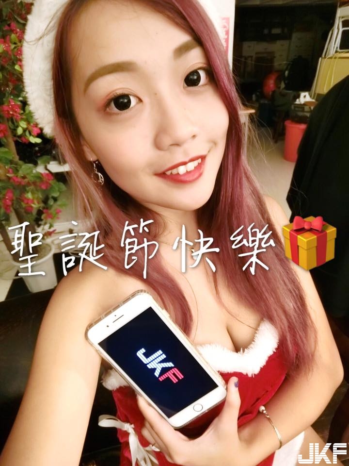 「美臀女王」用禁忌尺度祝你新年快樂！美臀美胸一覽無遺，脫衣服迎接新的一年！