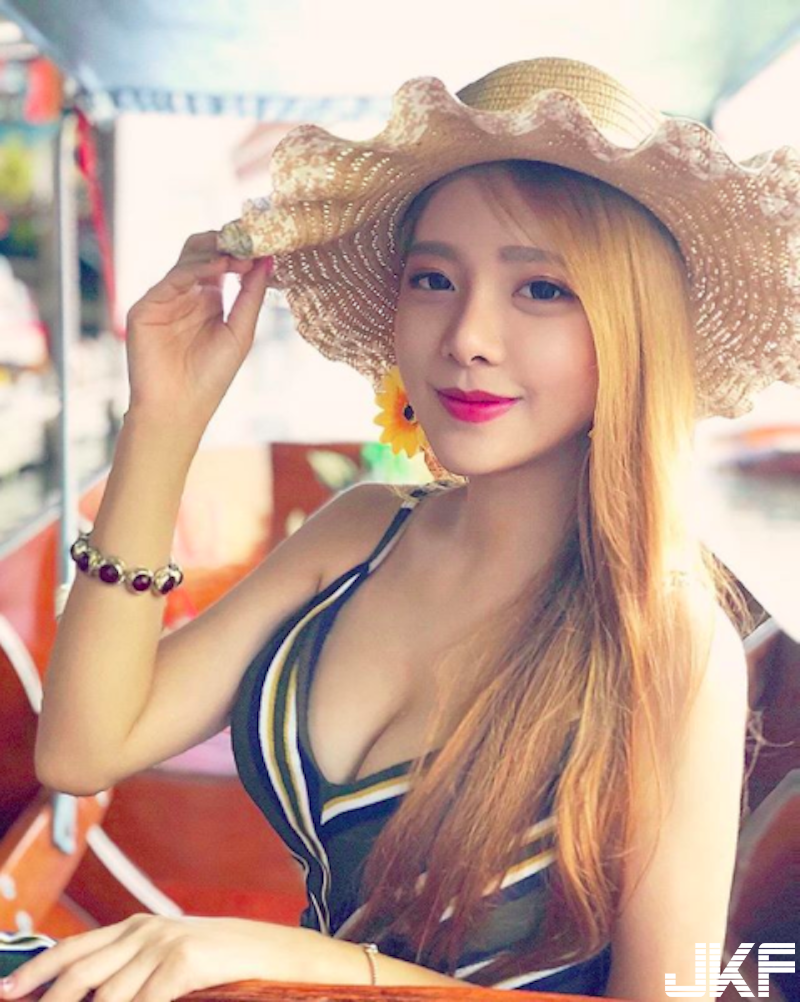 好亮的車頭燈！度假飯店「甜美奶妹」出沒！性感泳裝藏不住「雪白美乳」！