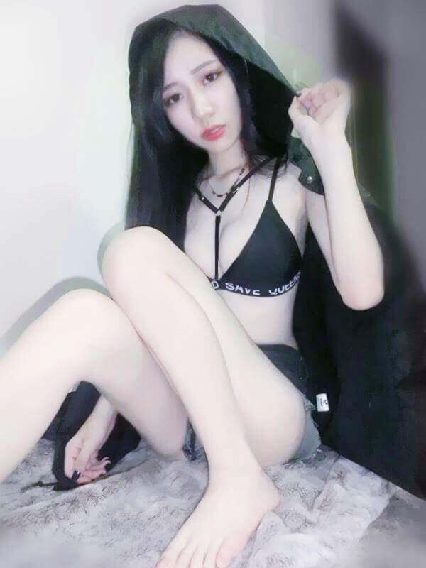 「超強美體」女大生很會撩！細腰美腿一次齊開，各種角度都教人難以招架！