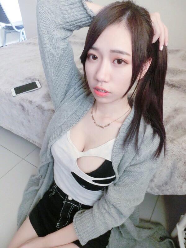 「超強美體」女大生很會撩！細腰美腿一次齊開，各種角度都教人難以招架！