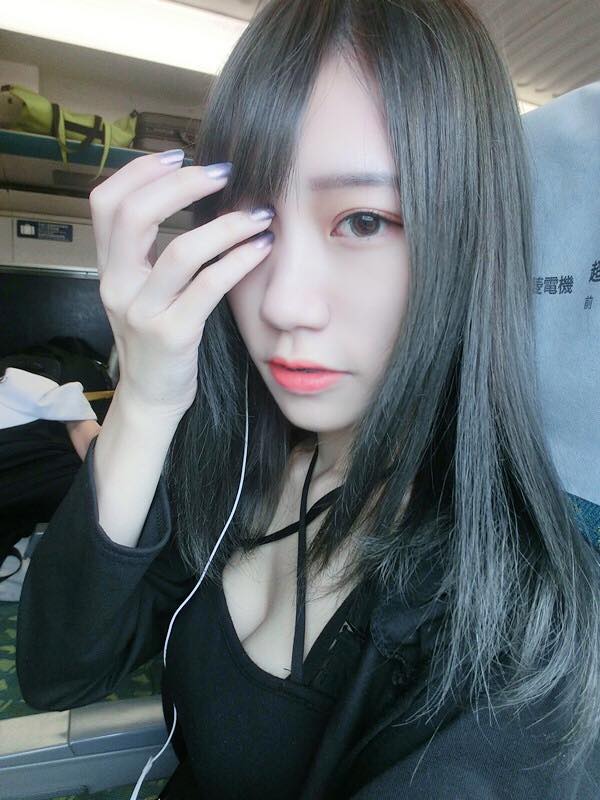 「超強美體」女大生很會撩！細腰美腿一次齊開，各種角度都教人難以招架！