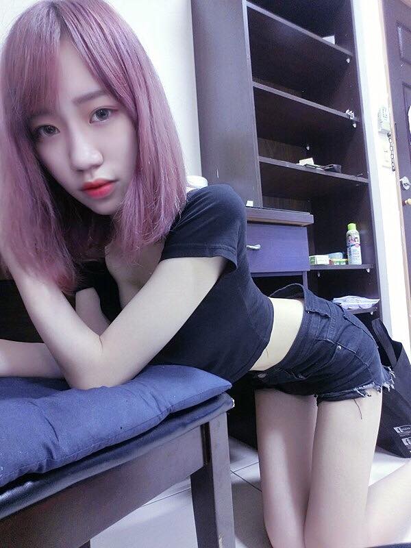 「超強美體」女大生很會撩！細腰美腿一次齊開，各種角度都教人難以招架！