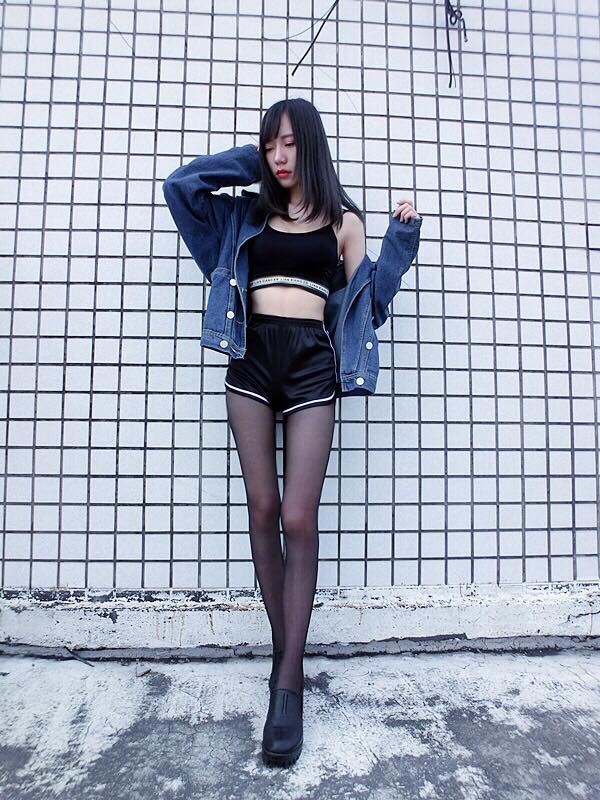 「超強美體」女大生很會撩！細腰美腿一次齊開，各種角度都教人難以招架！