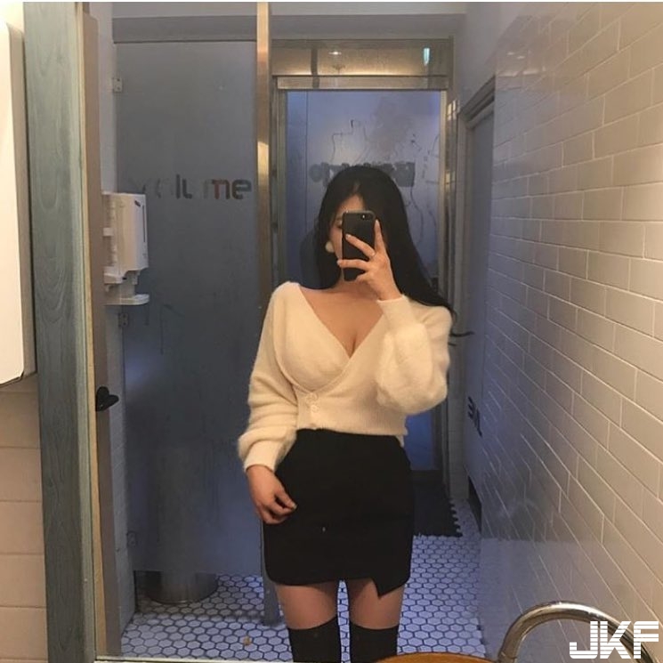 好殘暴！正妹自備「人間凶器」硬戰，「貼乳上下動」螢幕好晃！攻擊力十足