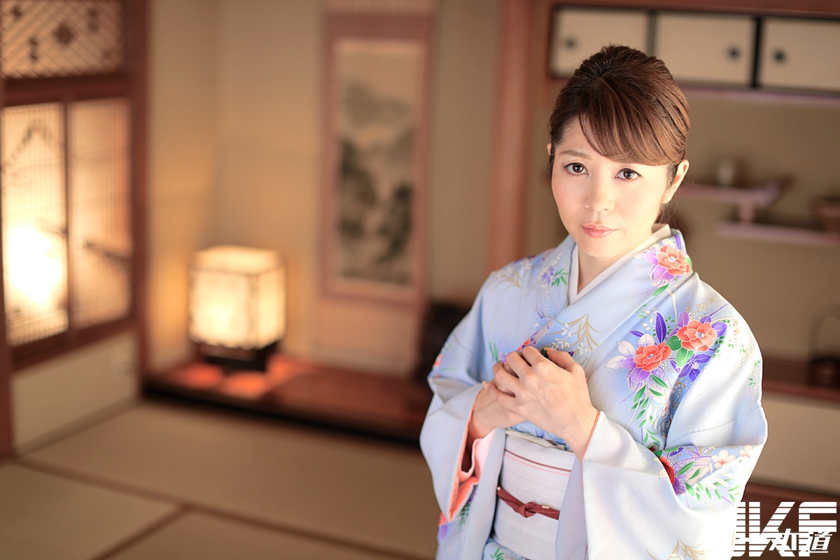 穿著相稱和服淫亂的女性 本條彩乃 - 貼圖 - 性感激情 -