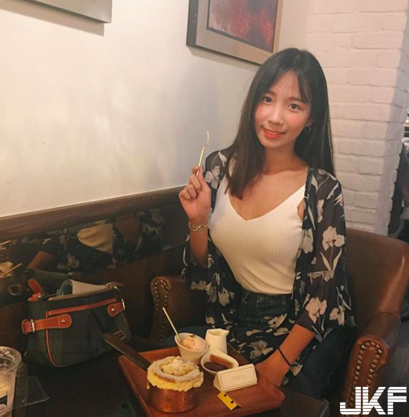高雄妹子「爆奶溯溪」太狂！「渾圓長輩」超搶鏡！身材火辣又性感啊！