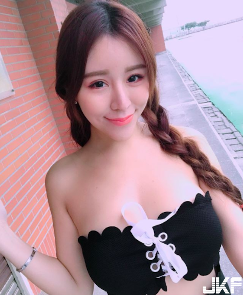好壞壞！超甜美「白皙爆乳妹」邪惡美臀大放送！勾魂挑逗的「身體線條」引人遐想…