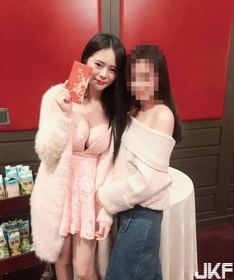 尾牙就決定穿這套了！「爆乳正妹」禮服好低胸！奶奶快掉出來，全場嬌點94她！