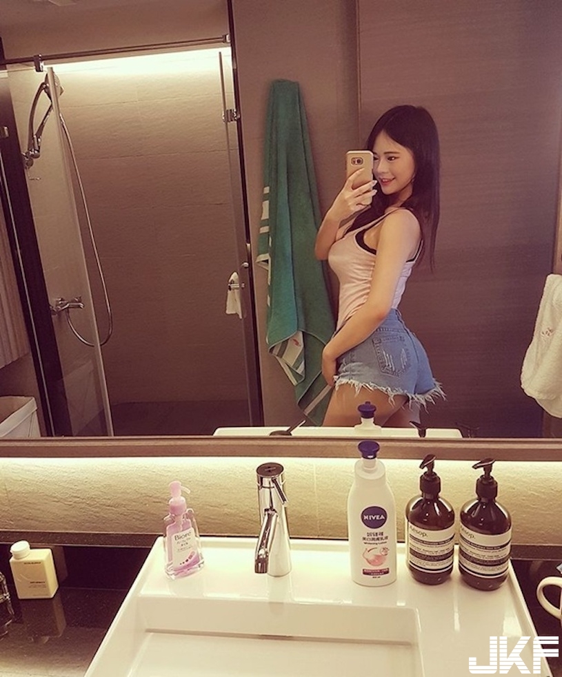 尾牙就決定穿這套了！「爆乳正妹」禮服好低胸！奶奶快掉出來，全場嬌點94她！