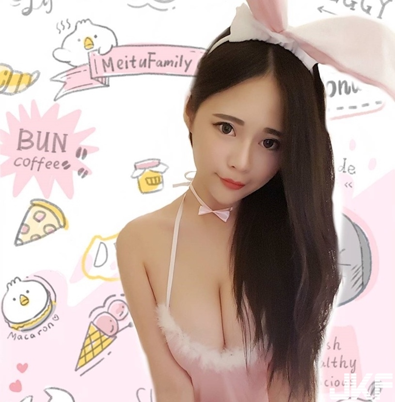 尾牙就決定穿這套了！「爆乳正妹」禮服好低胸！奶奶快掉出來，全場嬌點94她！