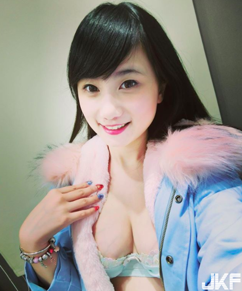 越冷越要爆！信義商圈驚見正妹「低溫大爆乳」，原來是「行走的F奶」呀！