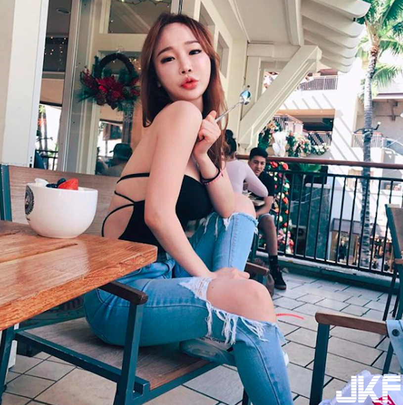 受不了！爆乳「比基尼奶妹」白皙乳量好銷魂！萬惡的「美乳身材」整個有夠犯規…
