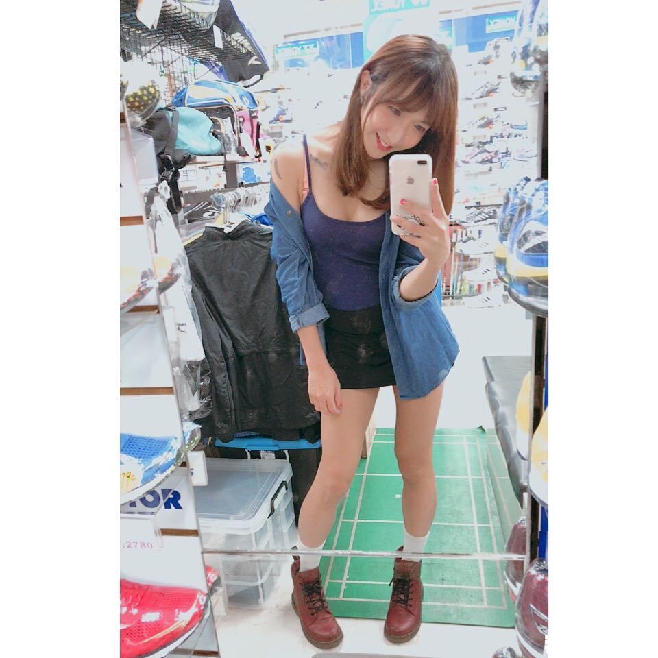 「排球女神」最新戰服登場！超邪惡裂縫讓美乳若隱若現，火辣身材鼻血流不停！