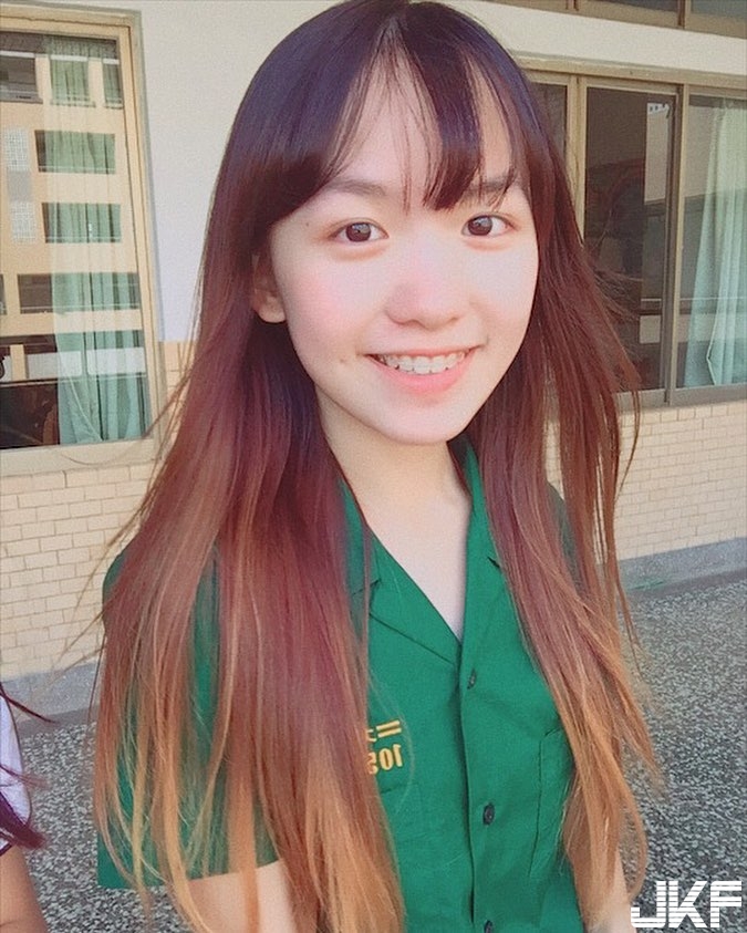 又初戀了！甜美小綠綠　北一女「清純學生妹」甜甜一笑讓人秒戀愛！