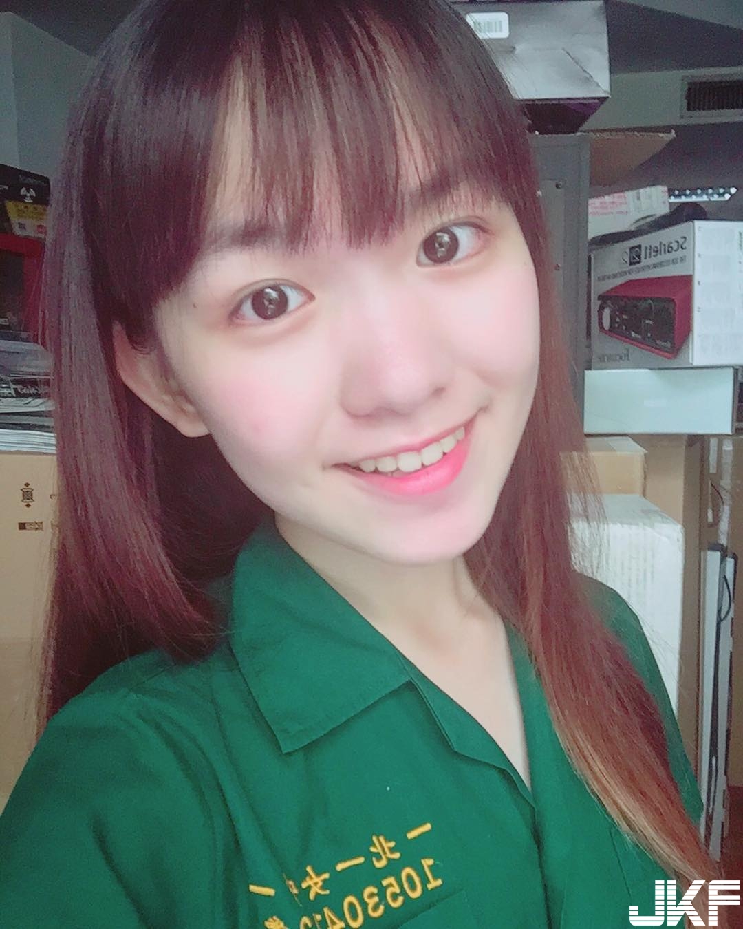 又初戀了！甜美小綠綠　北一女「清純學生妹」甜甜一笑讓人秒戀愛！