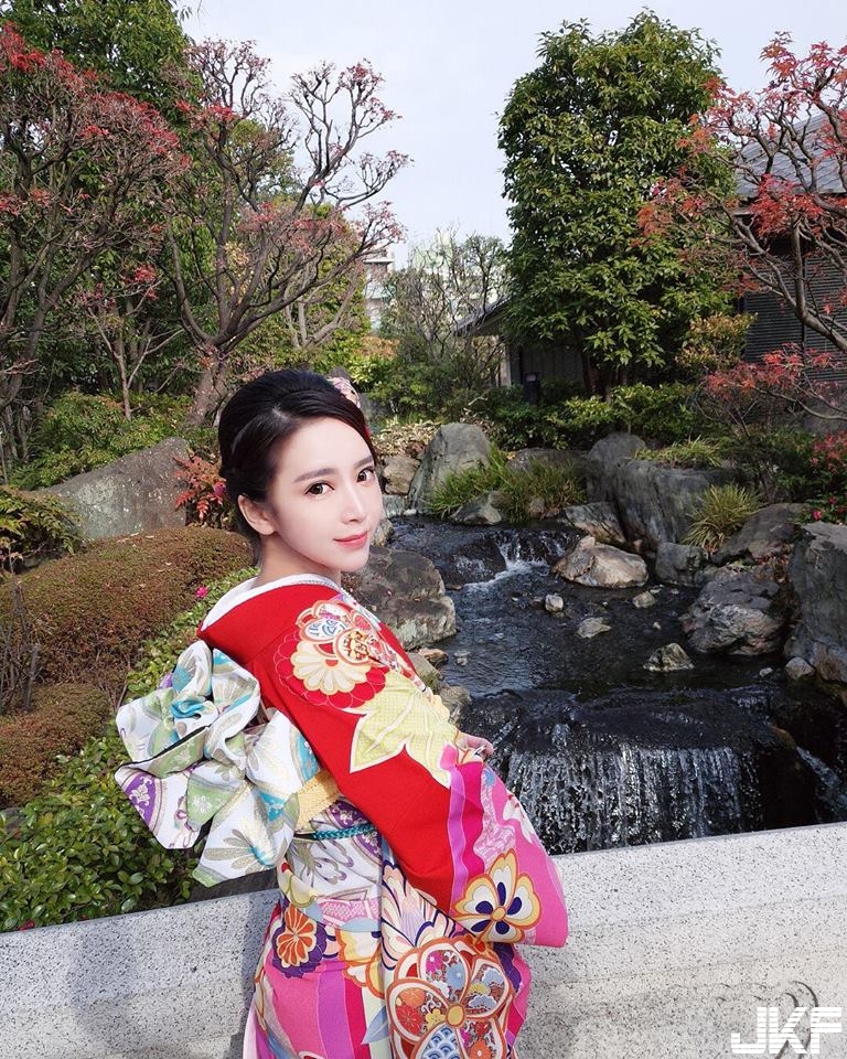 太迷人！逆天學生妹「性感制服」開播！網友湧入大讚：當我學妹可以
