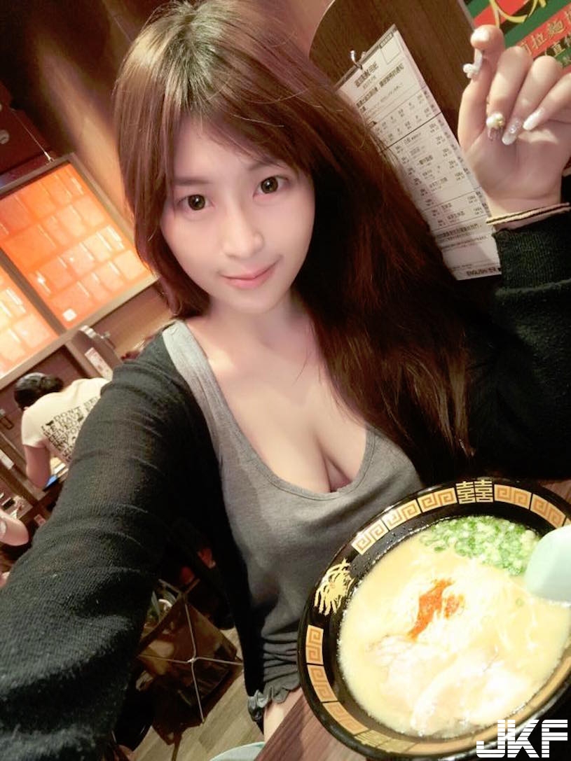 桌子會壞掉啦！「極品八字乳妹」E奶好犯規！超邪惡視角讓男人都受不了…