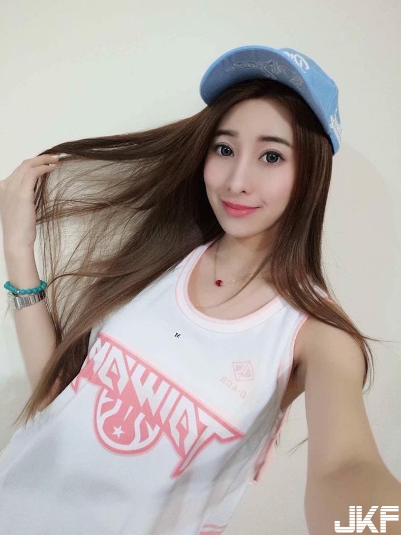 火辣DJ爆乳皮衣太殺了！傲人奶量快爆出來，真是兇到極點啊！
